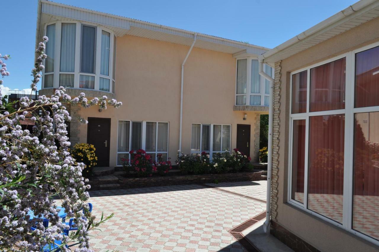 Zlata Inn Tamchy Bagian luar foto