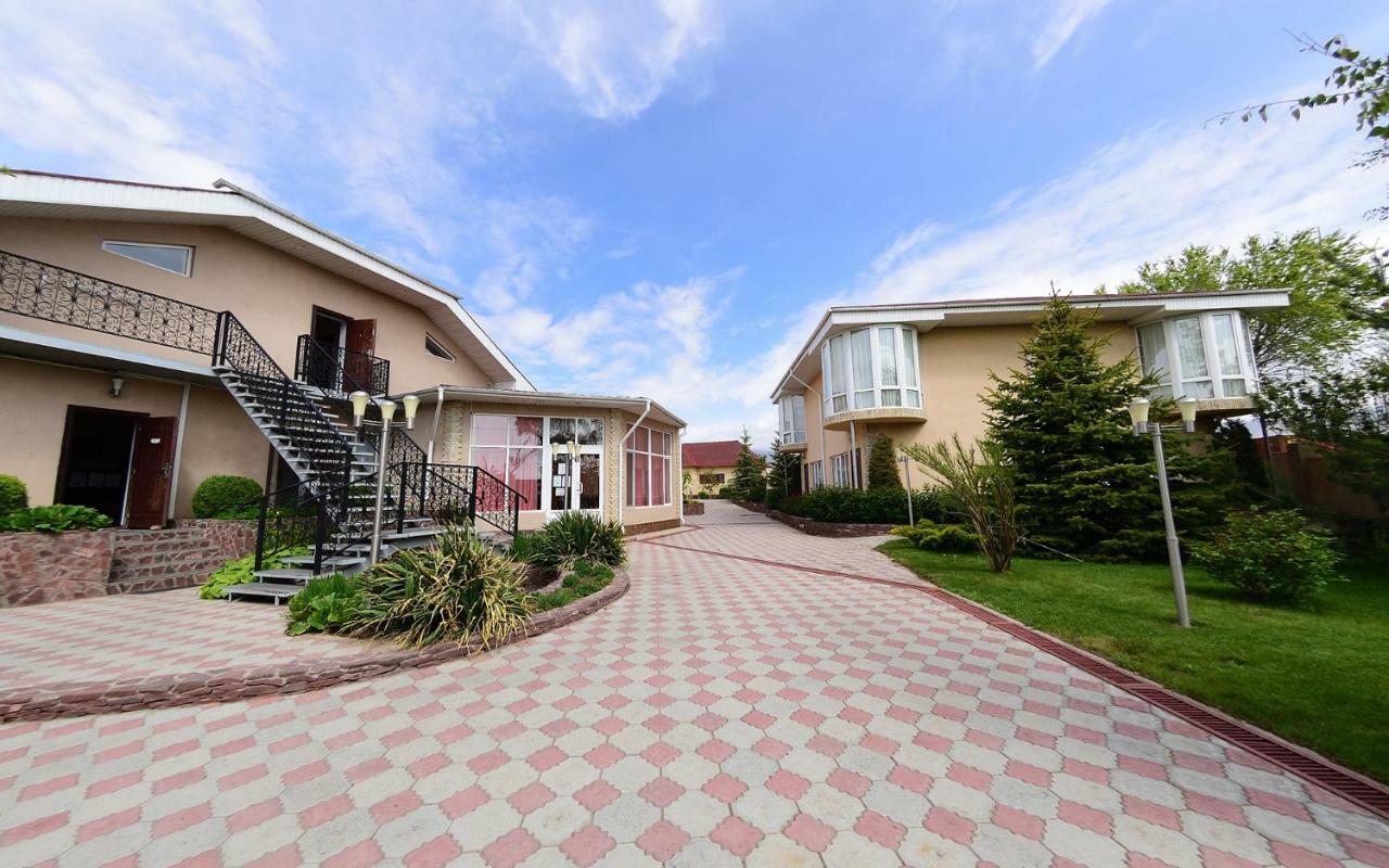 Zlata Inn Tamchy Bagian luar foto