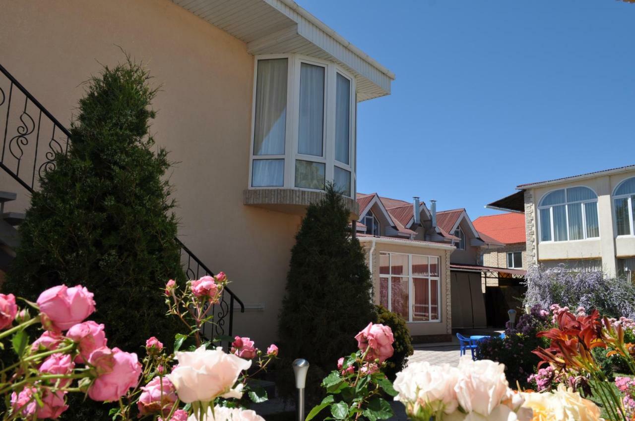 Zlata Inn Tamchy Bagian luar foto