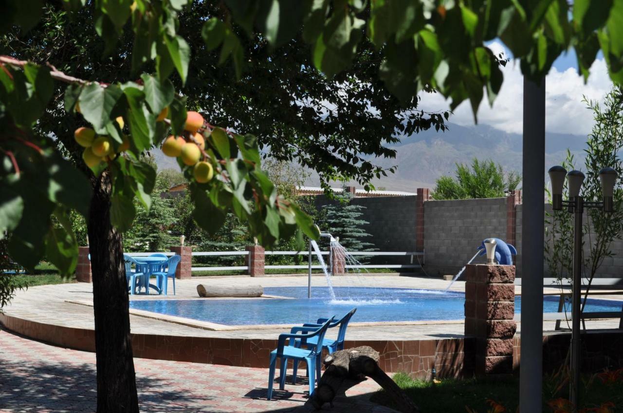 Zlata Inn Tamchy Bagian luar foto